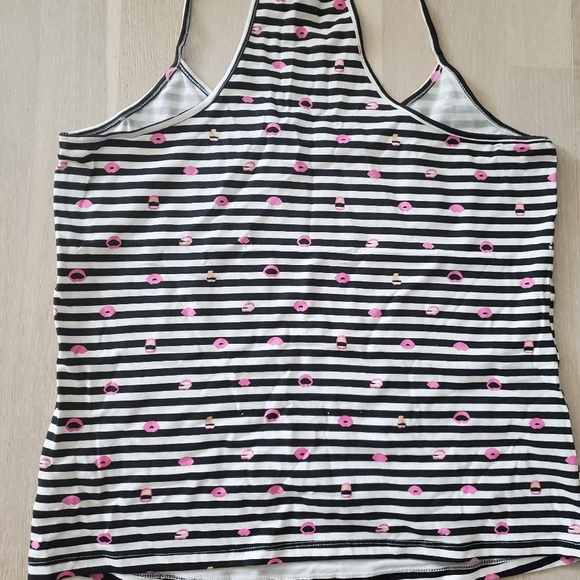 Black and white stripe tank with funky lips 💋 - Picture 2 of 6
